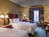 Hampton Inn and Suites Salem 3*