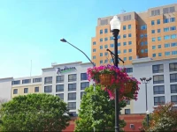 Radisson Quad City Plaza Hotel 3*