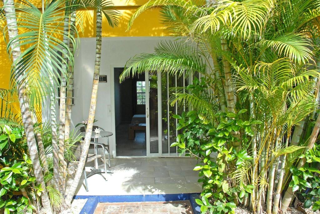 Yacht Club Apartments 3*