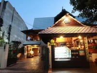 Rich Lanna House 3*