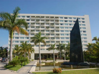 Grand Oasis Palm