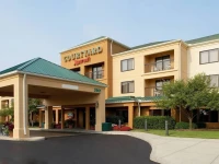 Courtyard Columbus Airport 3*