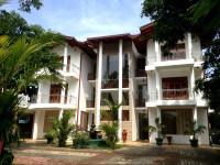 Papaa Palace Hotel & Restaurant