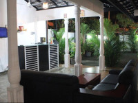 Tharusha Holiday Inn &amp; Restaurant