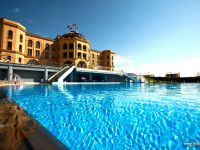 Latar Hotel Complex