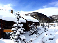Teghenis Holiday Home