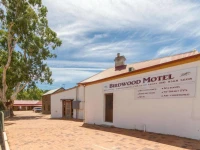 Birdwood Motel 