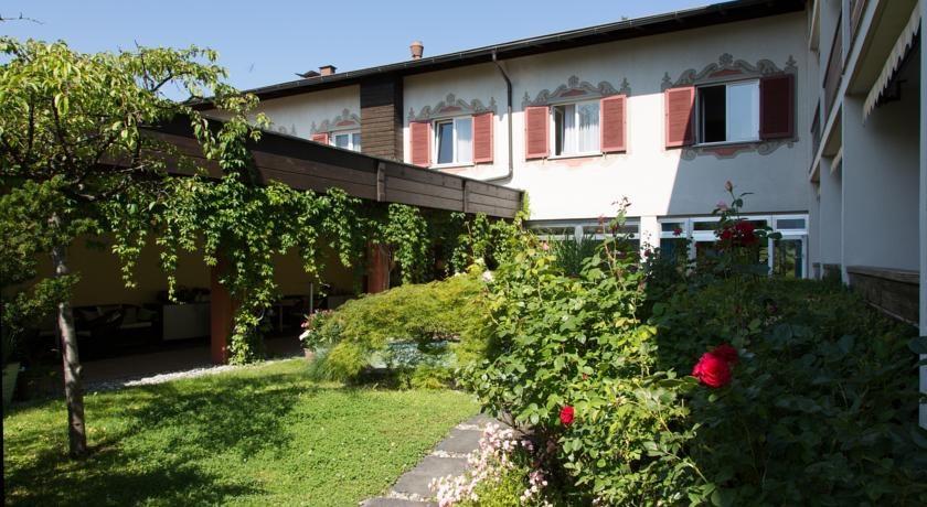 Schlosshotel DГ¶rflinger Ges.mbH.+Co.KG 