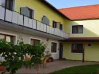 Weinhof & GГ¤stehaus Dombi Weiss 