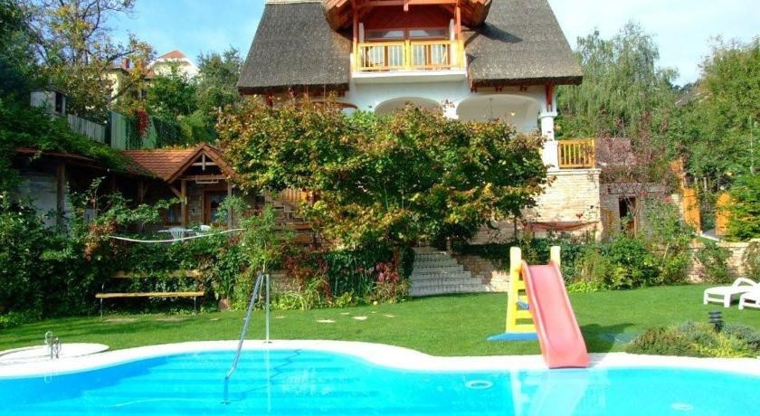 Apartment Balatonalmadi 4 