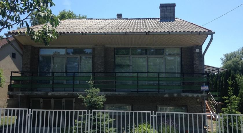Five-Bedroom House in Balatonfenyves I 