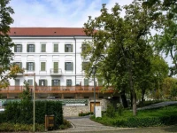 Horvath House Apartment 