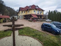 Bonne Chance Restaurant and Hotel 