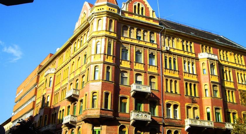 Dr. Blondy Apartments 