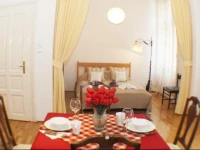Lovely Theatre District Apartment 