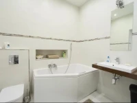 White VГЎci Flat 