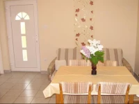 GyГ¶ngyvirГЎg ApartmanhГЎz 