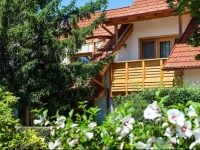 TakГЎcs ApartmanhГЎz 