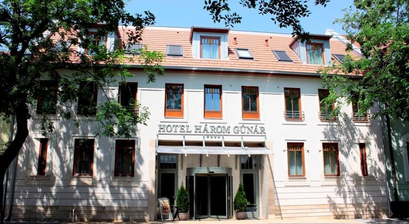 Hotel HГЎrom GГєnГЎr 