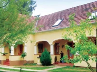 Holiday home JГіkai Utca-Szentkozmadombja 