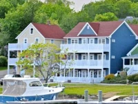 The Waters Edge Inn & Gallery 4*