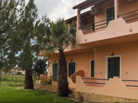 Feakes Apartments