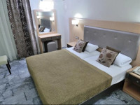 Lintzi Hotel