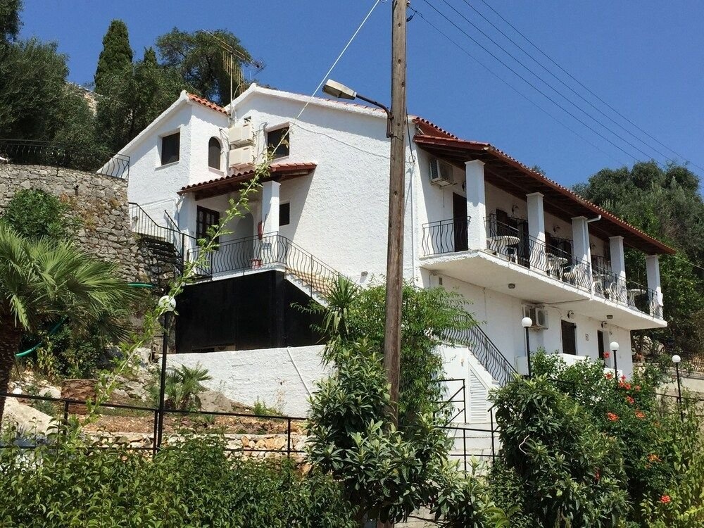 Villa Perris Studios 