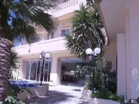Louladakis Apartments 