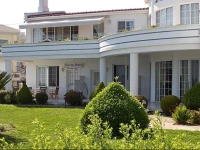 Miloi Apartments 