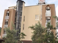 Yade Hotel 