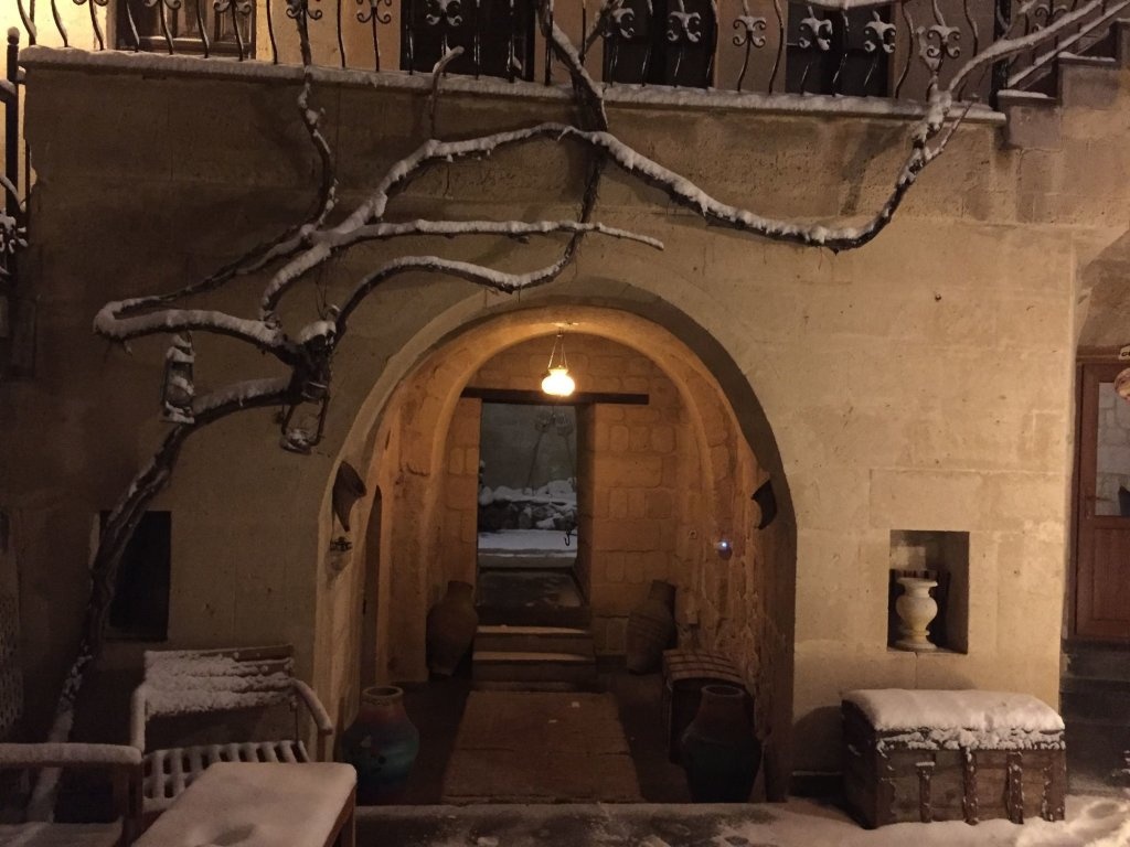 Helios Cave Hotel 