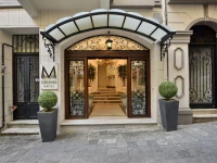 Mirrors Hotel 