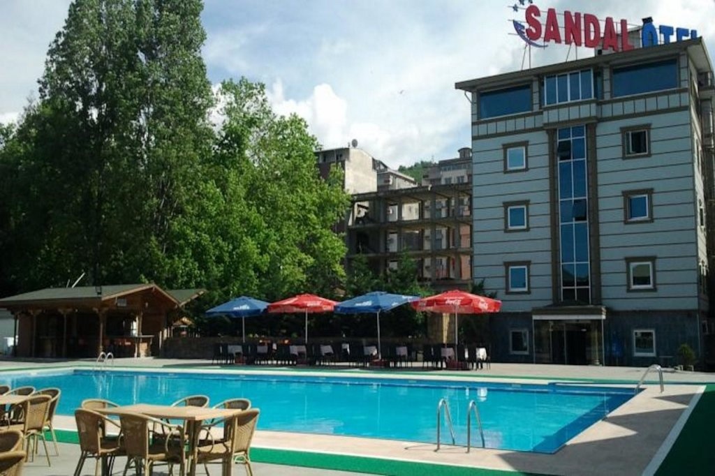 Sandal Hotel 