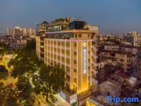 Veee Hotel 