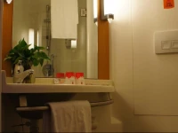 ibis Shanghai World EXPO Hotel 