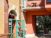 Backstage Hotel 