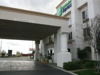 Holiday Inn Express Stockton Southeast 2*