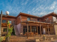 Polys Guest House 