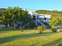 Raptis Apartments 