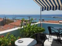 Zorbas Hotel & Studios 