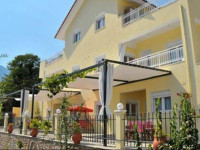 Nestor Apartments