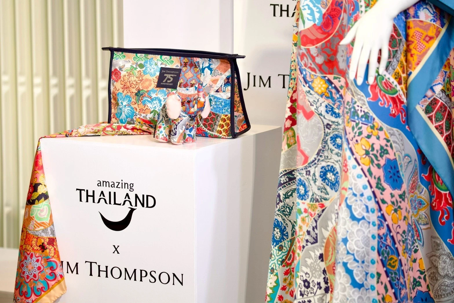 Коллекция Amazing Thailand x Jim Thompson продвигает тайский шёлк в концепции изысканных путешествий