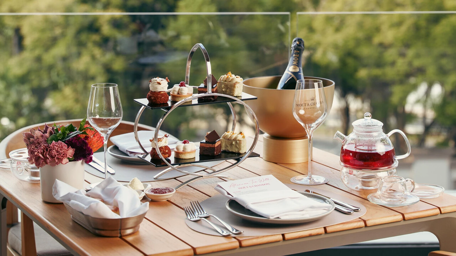 Four Seasons Hotel The Westcliff Johannesburg запускает шампанский «Послеобеденный чай» в новом лобби-баре