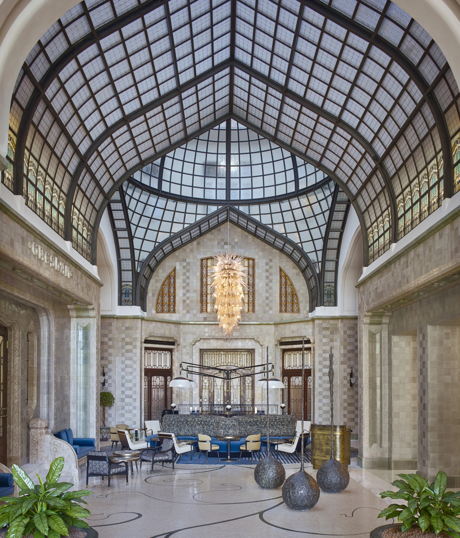 Four Seasons Hotel Gresham Palace Budapest вошел в гид 50 Best Discovery