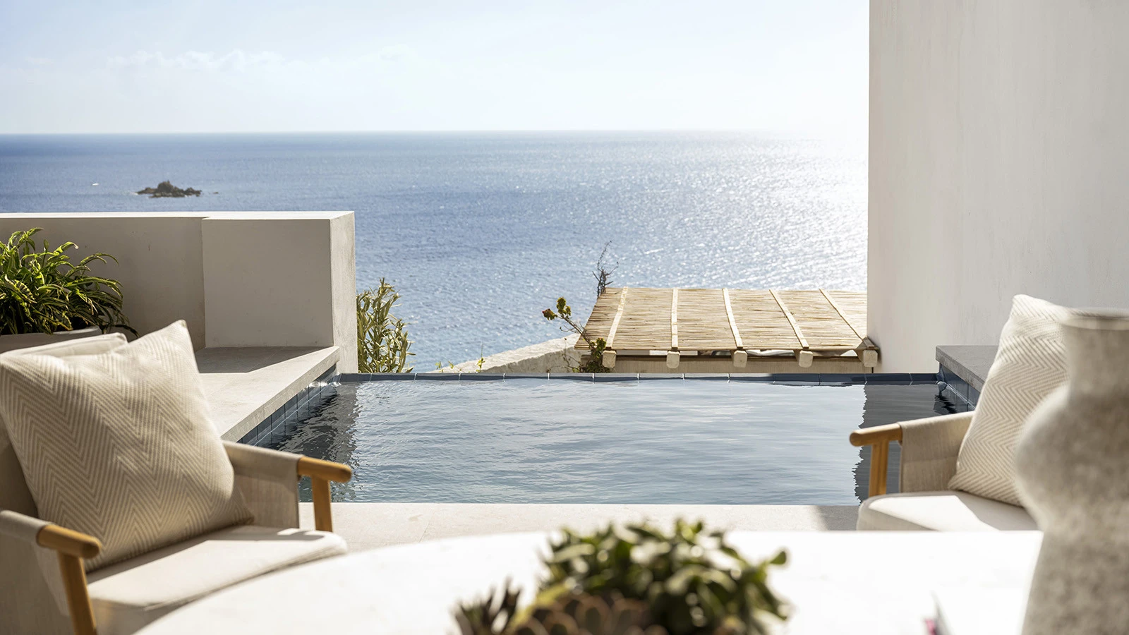 Открытие: Four Seasons Hotel Mykonos сочетает вневременную роскошь с духом острова
