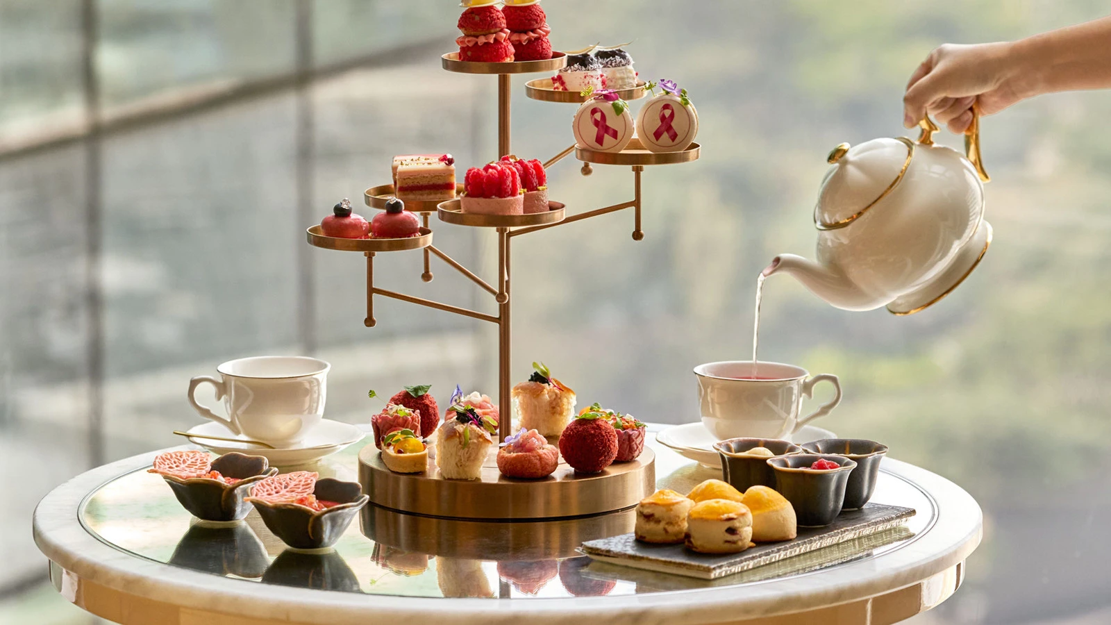 Отель Four Seasons в Куала-Лумпуре представляет «Розовый октябрь» — послеполуденный чай в поддержку борьбы с раком груди
