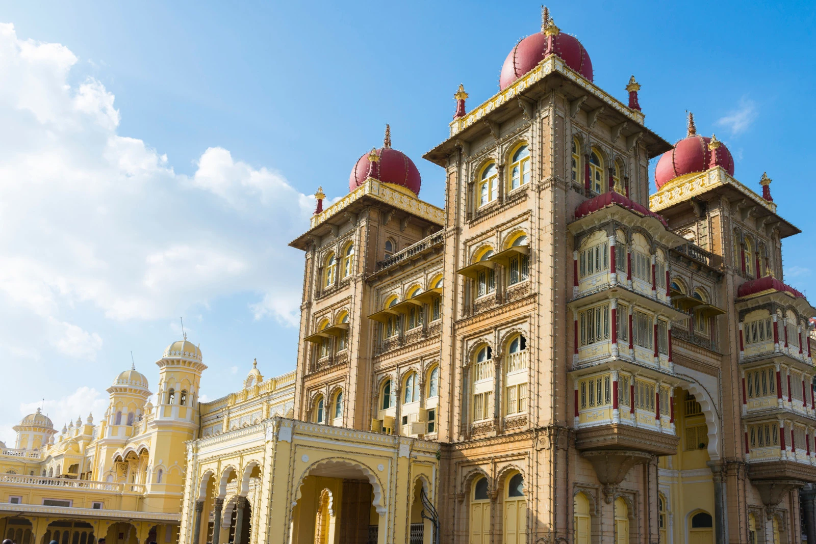 Новогодние каникулы в Four Seasons Hotel Bengaluru: отдых с индивидуальным подходом