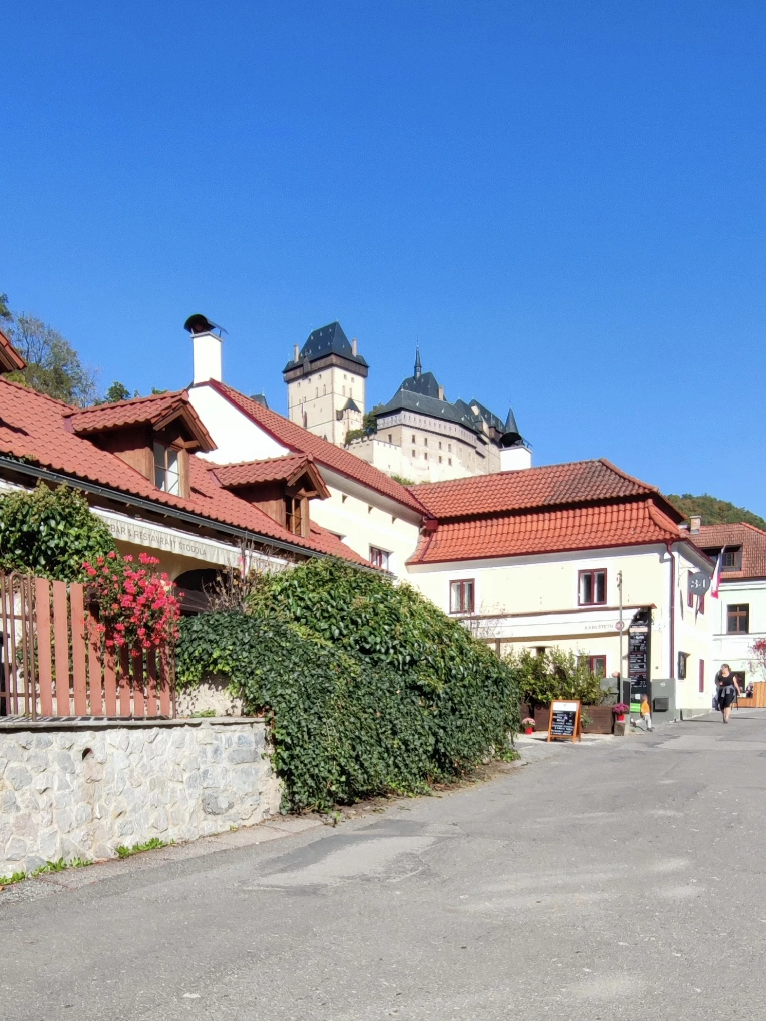 Из Праги в замок Карлштейн и Конепрусские пещеры