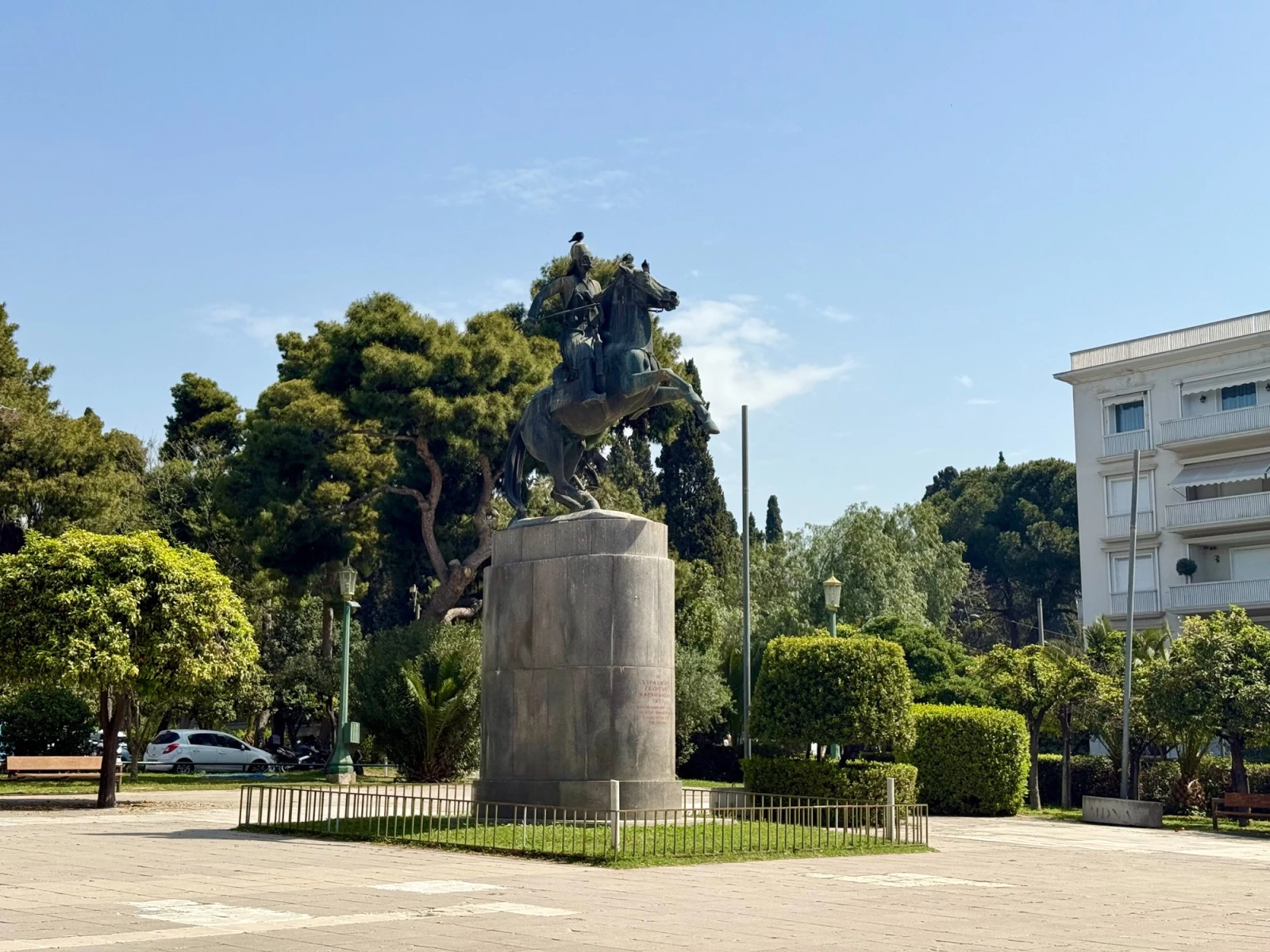 Памятник Георгиосу Караискакису